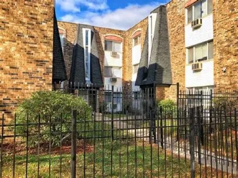 7000 S Dorchester